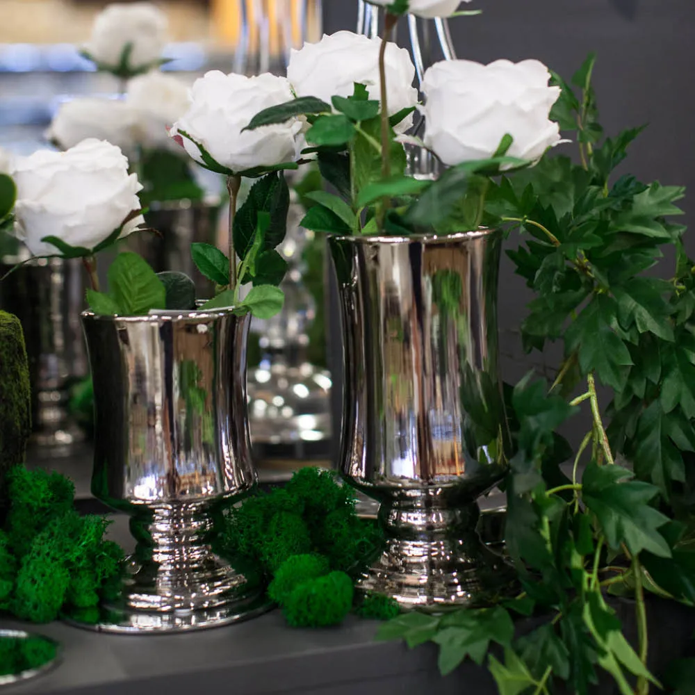 Вазы на ножке серебряного цвета из стекла