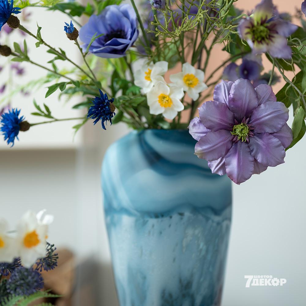 Искусственные цветы - анемоны, нарциссы в декоративной вазе